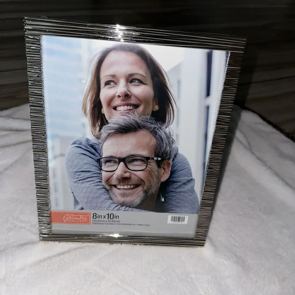 picture frame 8x10 Silver In Color